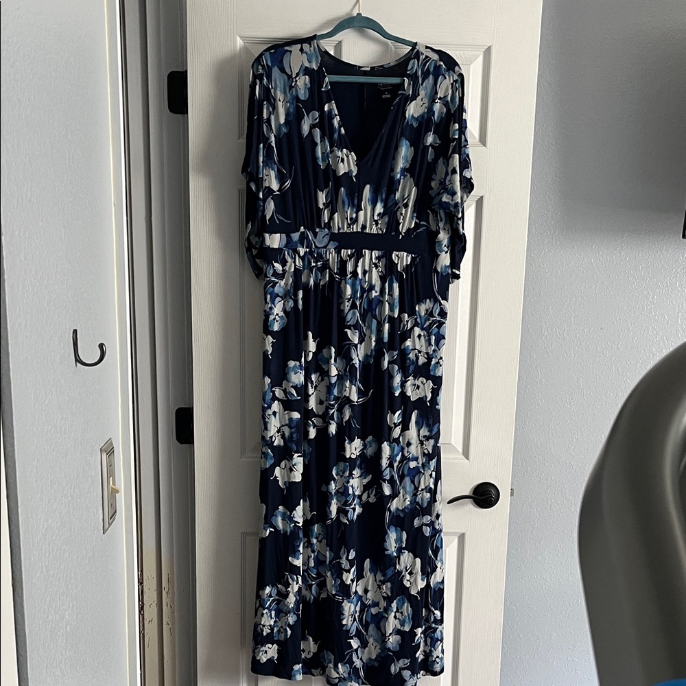 Isabel Maternity by Ingrid & Isabel Navy Split Flutter Sleeve Sleeve Dress